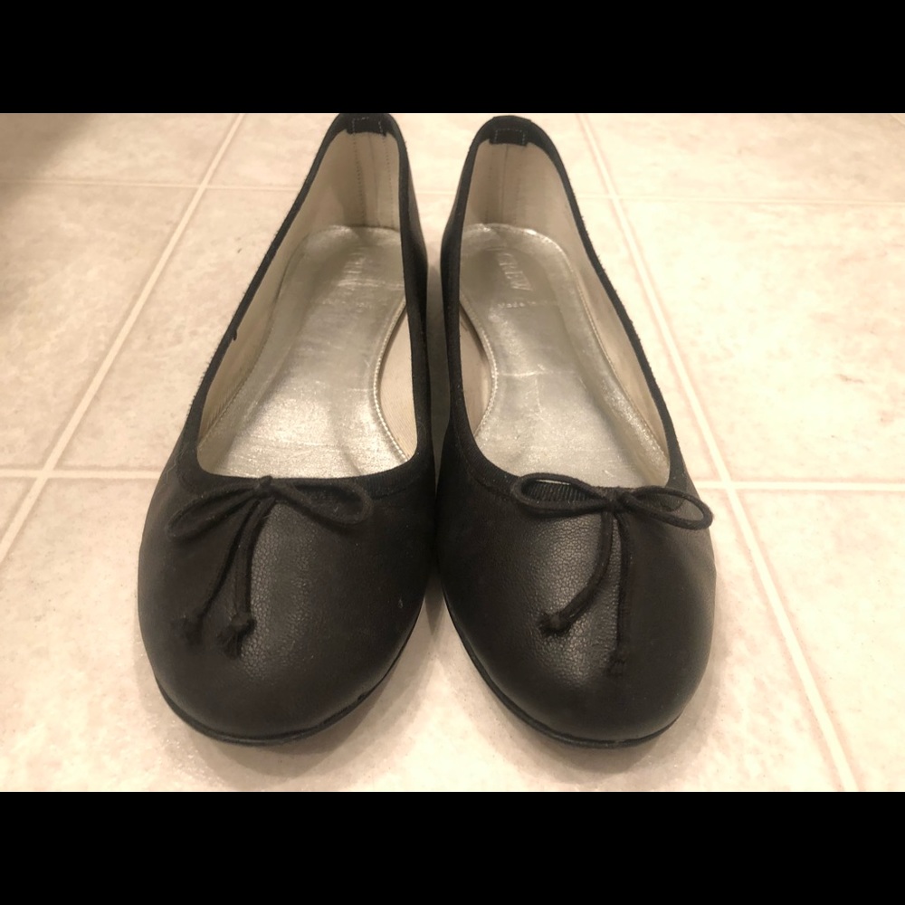 cute and simple black flats size 8.5